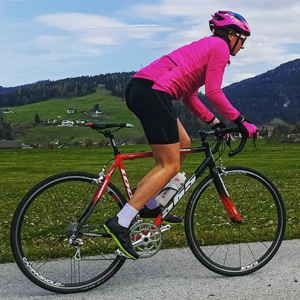 Lesley Dawson on her bike in the Alps